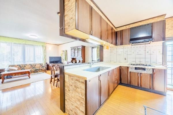 7LDK House for Sale in Hiratsuka, Kanagawa | 287.83 sqm Land - Thumbnail 2