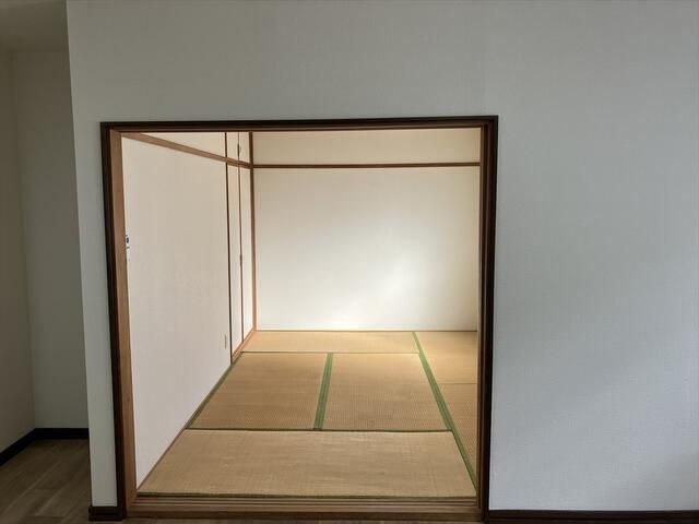 2LDK Apartment for Rent in Minami-ku, Sapporo - Thumbnail 2