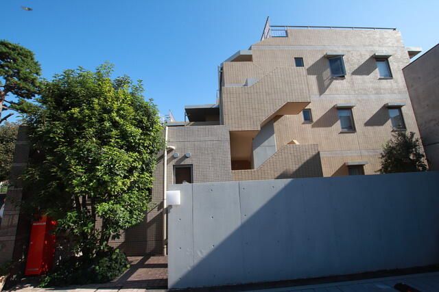 1K Apartment for Rent in Kugayama, Suginami, Tokyo - Thumbnail 2