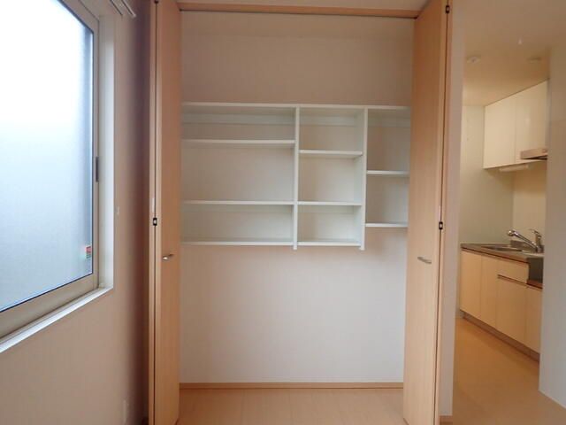 1LDK Apartment for Rent in Kawasaki City, Kanagawa - 40.3 sqm - Thumbnail 4