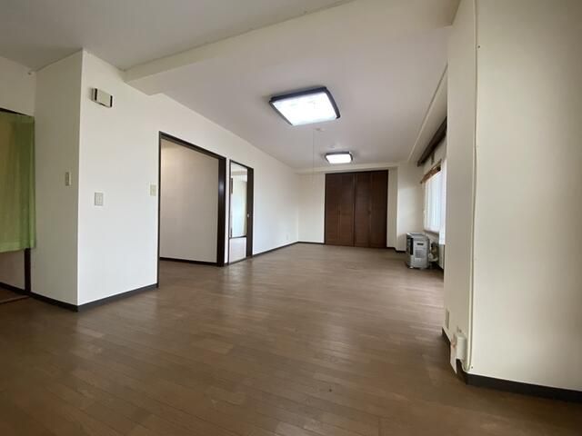 2LDK Apartment with Roof Balcony for Sale in Sapporo Chuo Ward - Thumbnail 4