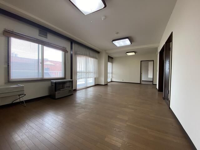 2LDK Apartment with Roof Balcony for Sale in Sapporo Chuo Ward - Thumbnail 2