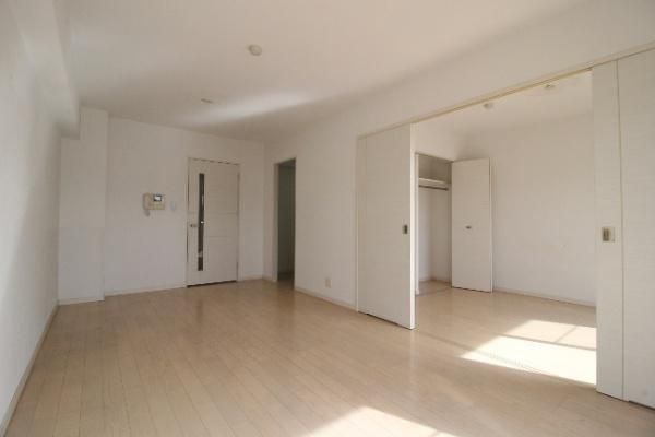 2LDK Apartment for Sale in Hino, Tokyo - Pet Friendly - Thumbnail 2