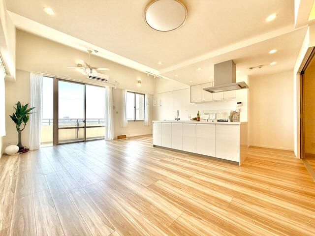 4LDK Top Floor Apartment in Inage, Chiba for Sale - Thumbnail 2