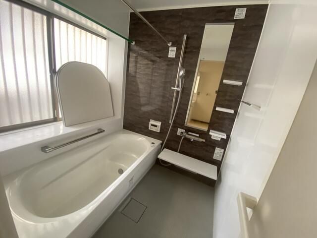 5LDK House for Sale in Yukuhashi, Fukuoka with Garden and Parking - Thumbnail 4