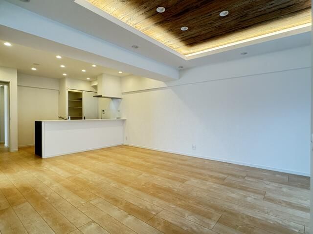 3LDK Apartment for Sale in Koto Ward, Tokyo | 79.9 sqm - Thumbnail 2