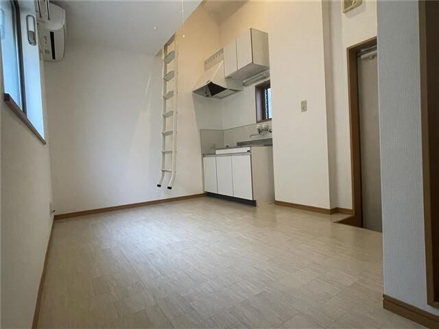 Compact 1R Apartment for Rent near Fussa Station, Tokyo - Thumbnail 2
