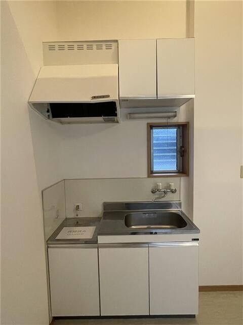Compact 1R Apartment for Rent near Fussa Station, Tokyo - Thumbnail 4