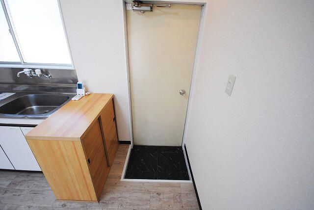 Renovated 1DK Apartment for Rent in Tachikawa, Tokyo - Thumbnail 4