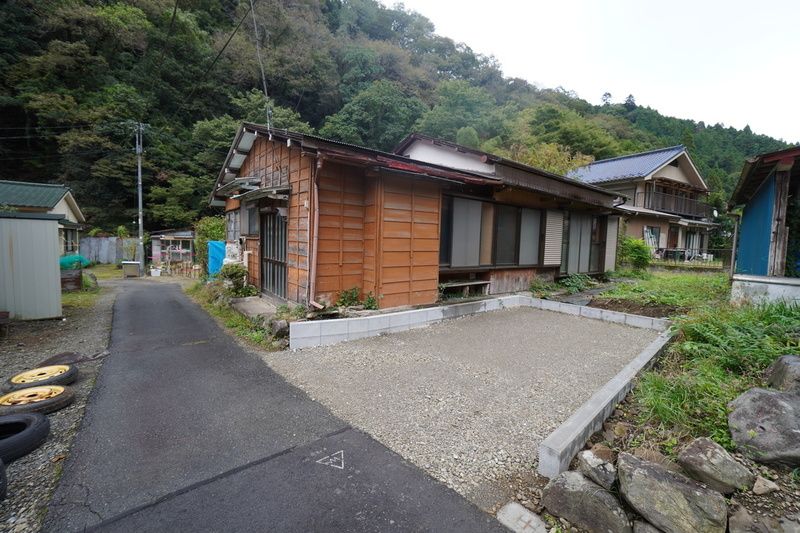 Refurbished 2DK House for Sale in Hachioji, Tokyo - Main Image