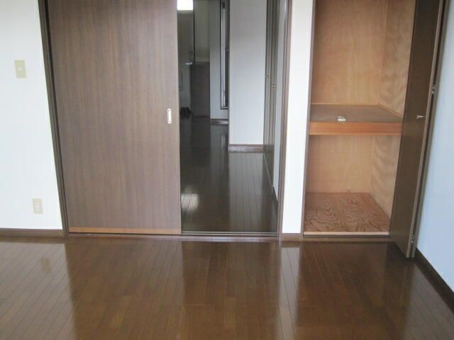 2K Apartment for Rent in Chuo City, Yamanashi - 31.35 sqm - Thumbnail 4