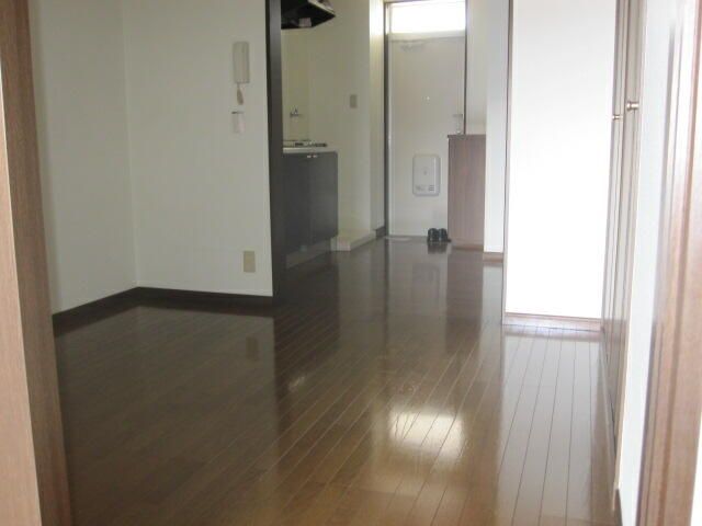 2K Apartment for Rent in Chuo City, Yamanashi - 31.35 sqm - Thumbnail 3