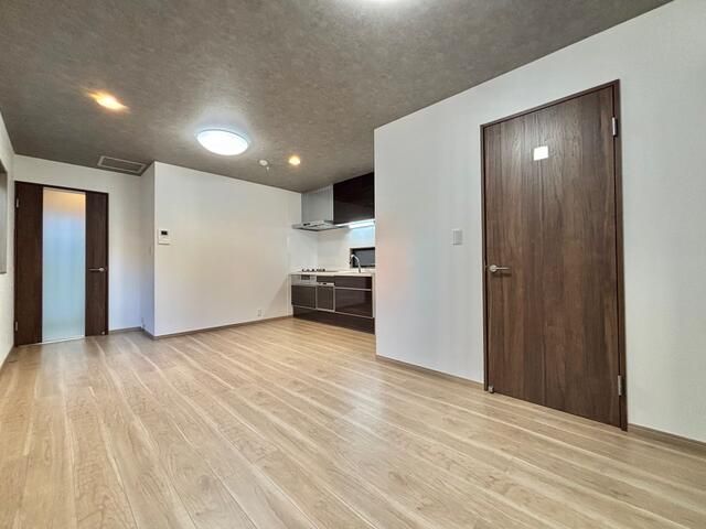 4LDK House for Sale in Kita City, Tokyo | 126 sqm Land - Thumbnail 2