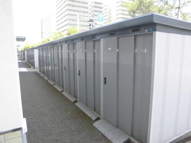 3LDK Apartment for Sale in Chiba City, Mihama Ward - Thumbnail 3