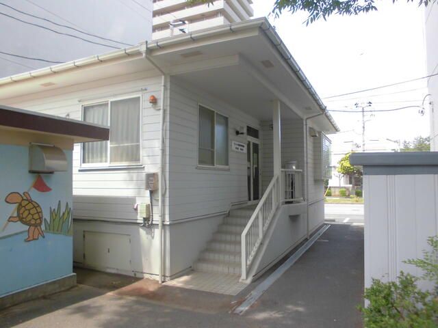 3LDK Apartment for Sale in Chiba City, Mihama Ward - Thumbnail 2