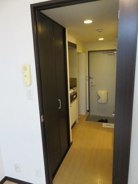1K Apartment for Rent in Tachikawa, Tokyo - 6 Min Walk to Station - Thumbnail 3