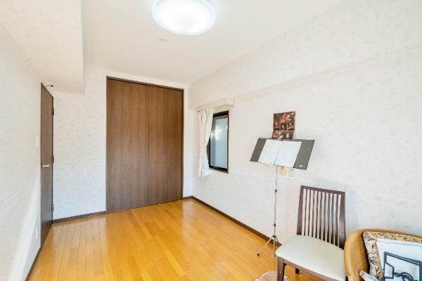 3LDK Apartment for Sale in Inagi, Tokyo - Steps from Keio Yomiuriland Station - Thumbnail 4