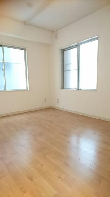 2DK Apartment for Rent in Sumida, Tokyo - Near Ryogoku Station - Thumbnail 2