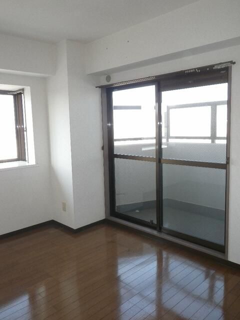2LDK Apartment for Rent in Kawasaki, Kanagawa - 51.89m2 - Thumbnail 3