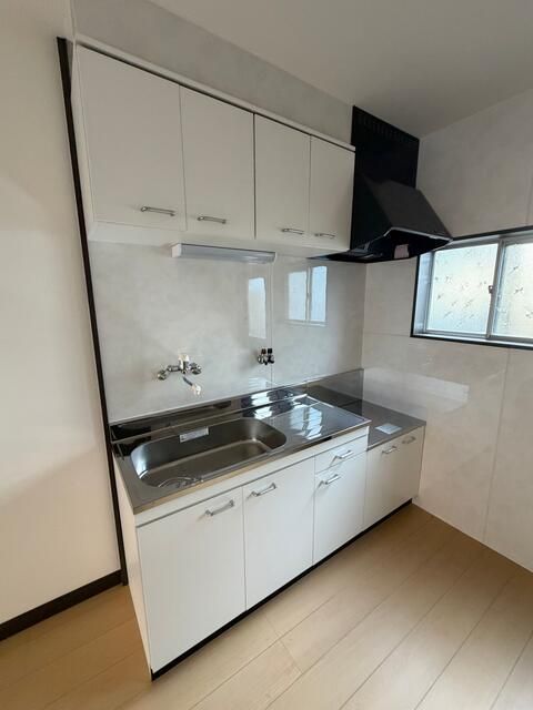 2LDK Wooden House for Sale in Hirakata, Osaka - Thumbnail 2