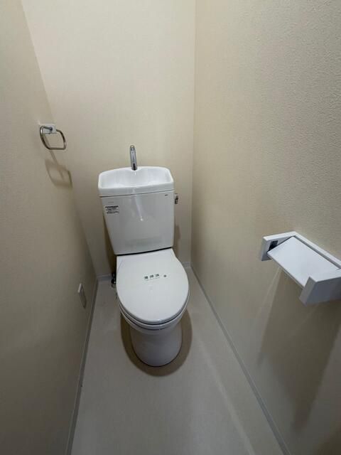 2LDK Wooden House for Sale in Hirakata, Osaka - Thumbnail 4
