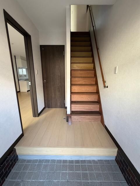 2LDK Wooden House for Sale in Hirakata, Osaka - Thumbnail 3