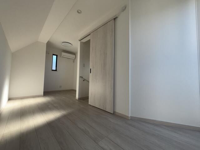 New 2023 2SLDK Townhouse for Rent in Takadanobaba, Tokyo - Thumbnail 2
