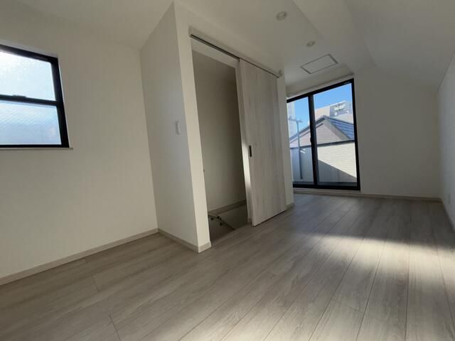 New 2023 2SLDK Townhouse for Rent in Takadanobaba, Tokyo - Thumbnail 3