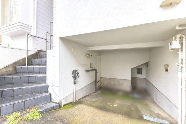 1989 Terraced House for Sale in Nakano, Tokyo - 3K Layout with Basement - Thumbnail 2