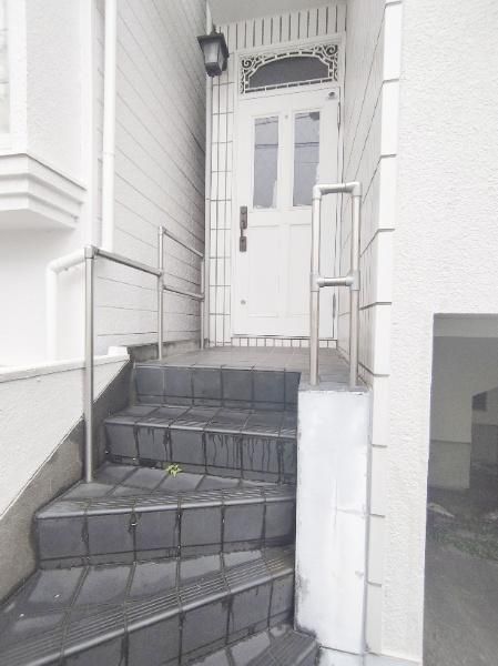 1989 Terraced House for Sale in Nakano, Tokyo - 3K Layout with Basement - Thumbnail 3