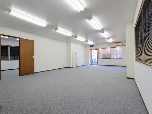 Shin-Oyama Building Shop/Office for Rent in Oyama, Tochigi - Thumbnail 2