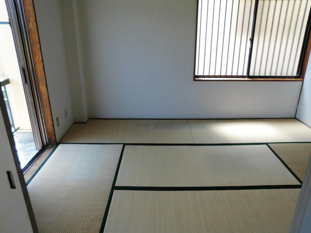 2DK Apartment for Rent in Minami-Alps City, Yamanashi - Thumbnail 2
