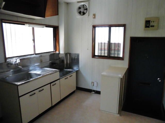 2DK Apartment for Rent in Minami-Alps City, Yamanashi - Thumbnail 4
