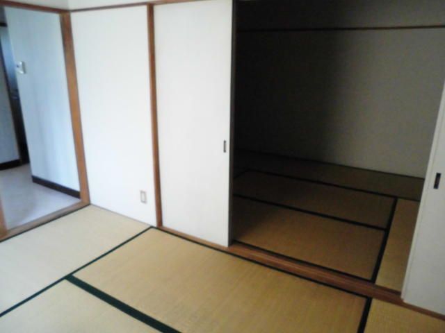 2DK Apartment for Rent in Minami-Alps City, Yamanashi - Thumbnail 3