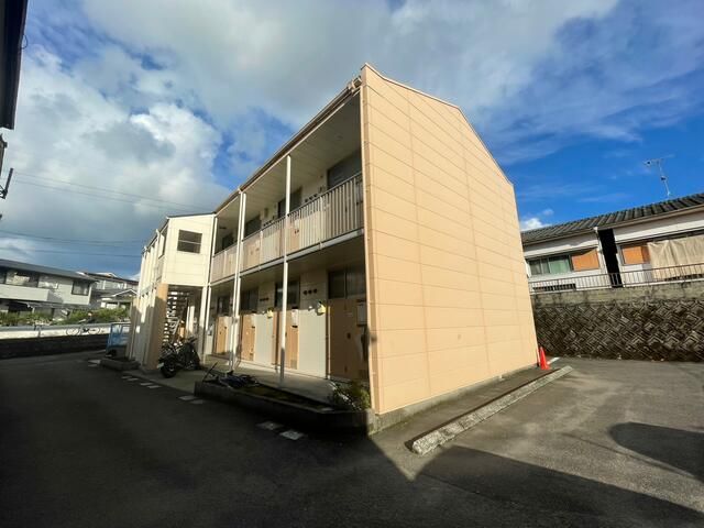 12-Unit Apartment Building for Sale in Kagoshima's Jiyugaoka - Thumbnail 2
