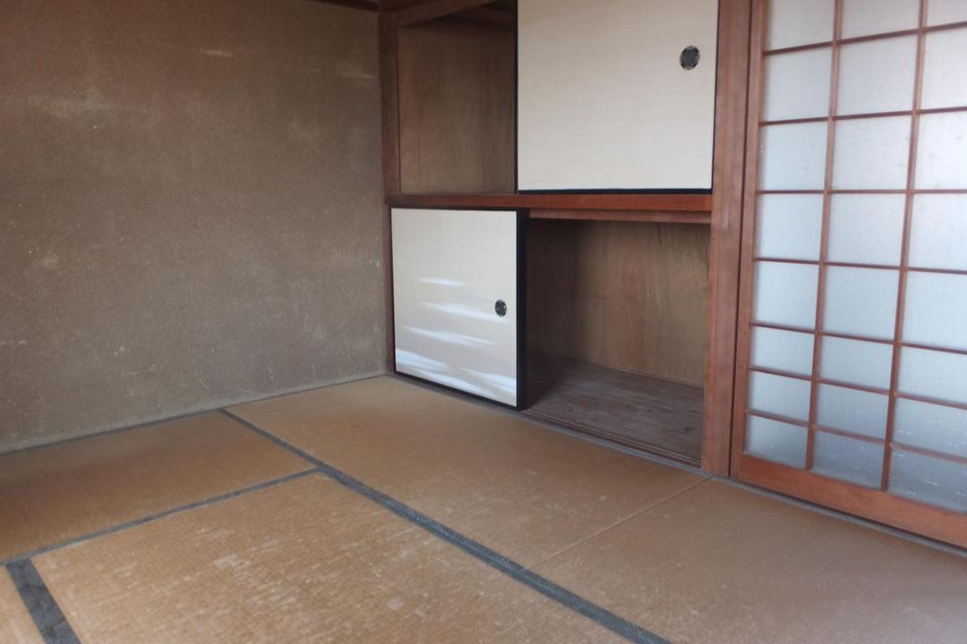 Spacious 5DK Corner Lot House in Tado-tsu, Kagawa - Thumbnail 3