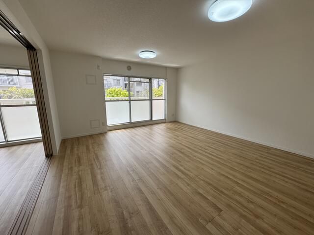 Renovated 3LDK Apartment in Misato, Saitama - 83.36m² - Thumbnail 3