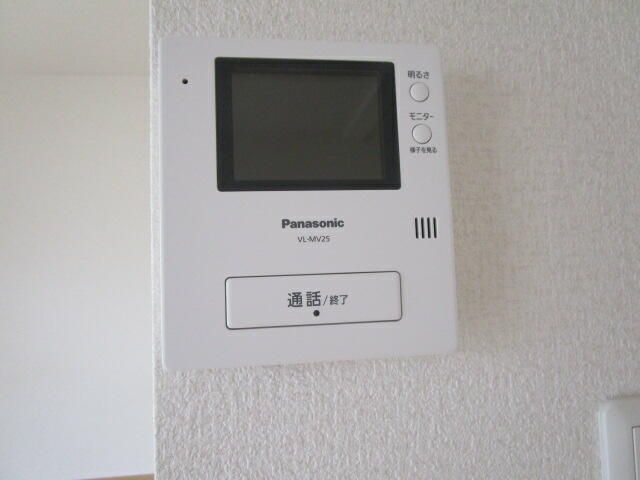 1K Apartment for Rent in Kunitachi, Tokyo - 8 Min Walk to Station - Thumbnail 2