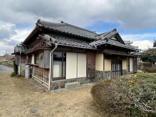 Spacious 9DK House on Large Plot in Isumi City, Chiba - Image 7