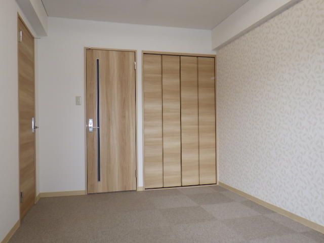 Renovated 1LDK Apartment near Nishi 18-chome Station, Sapporo - Thumbnail 3