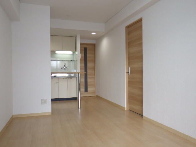Renovated 1LDK Apartment near Nishi 18-chome Station, Sapporo - Thumbnail 2