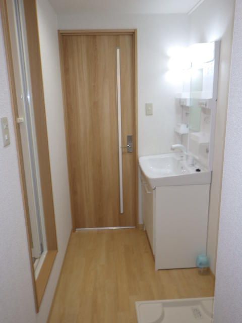 Renovated 1LDK Apartment near Nishi 18-chome Station, Sapporo - Thumbnail 4