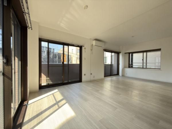 1SLDK Apartment in Kunitachi, Tokyo - 58.74 sqm - Thumbnail 4