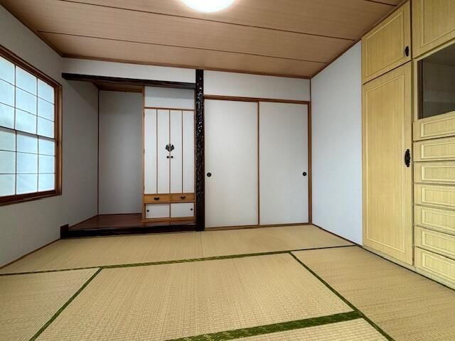 6LDK Family Home with Basement in Sapporo's Ishikari District - Image 22
