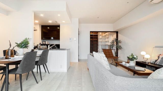 2LDK Apartment in Shinagawa East City Tower, Tokyo - Thumbnail 2