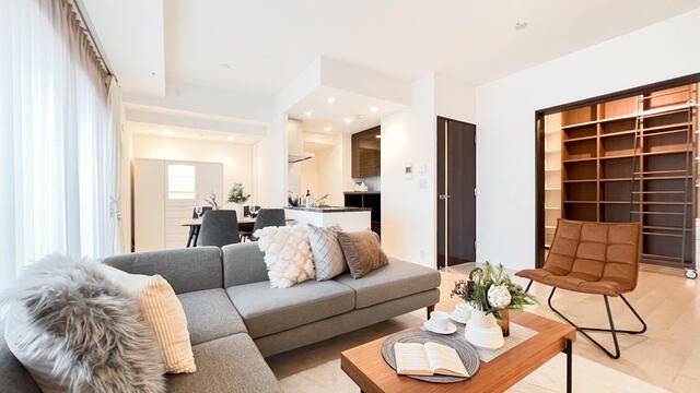 2LDK Apartment in Shinagawa East City Tower, Tokyo - Thumbnail 3