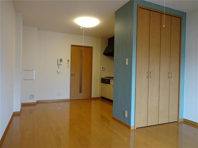 1DK Apartment for Rent in Fussa, Tokyo - Modern Amenities - Thumbnail 2