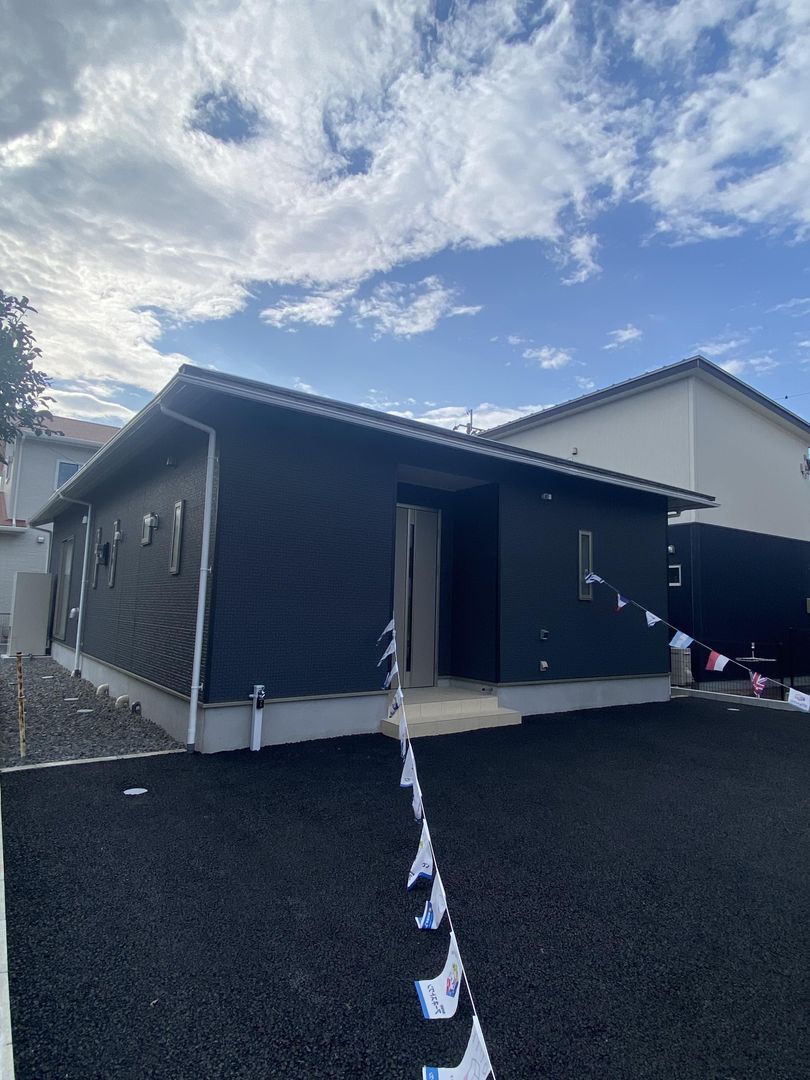 New 4LDK House for Sale in Omura, Nagasaki with Parking - Main Image