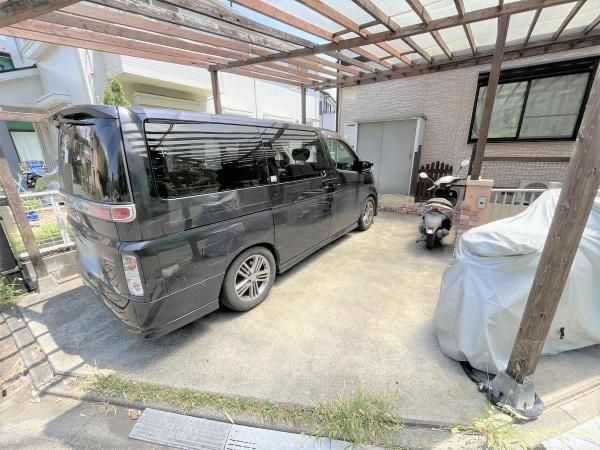 5LDK House for Sale in Fujisawa with Basement and Corner Lot - Thumbnail 2