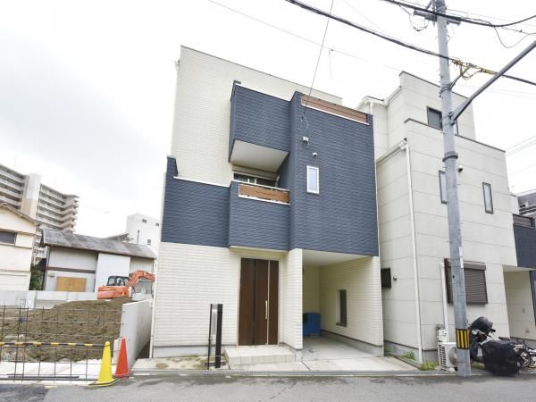 2019 Built 4LDK Detached House in Osaka's Nishiyodogawa Ward - Thumbnail 2